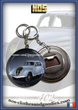 badge / magnet /porte clé décapsuleur Peugeot 402 grise