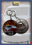 Badge/magnet/porte clé décapsuleur VW Combi / van rouge